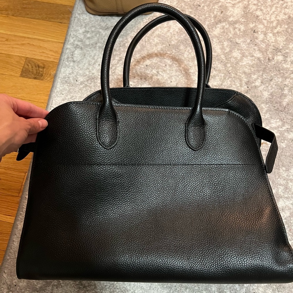The row tote